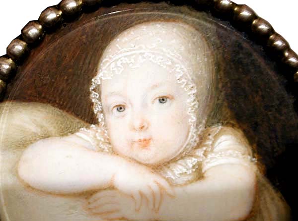 "Baby, lying on a pad", miniature on ivory Item ID 2142 – Bild 3