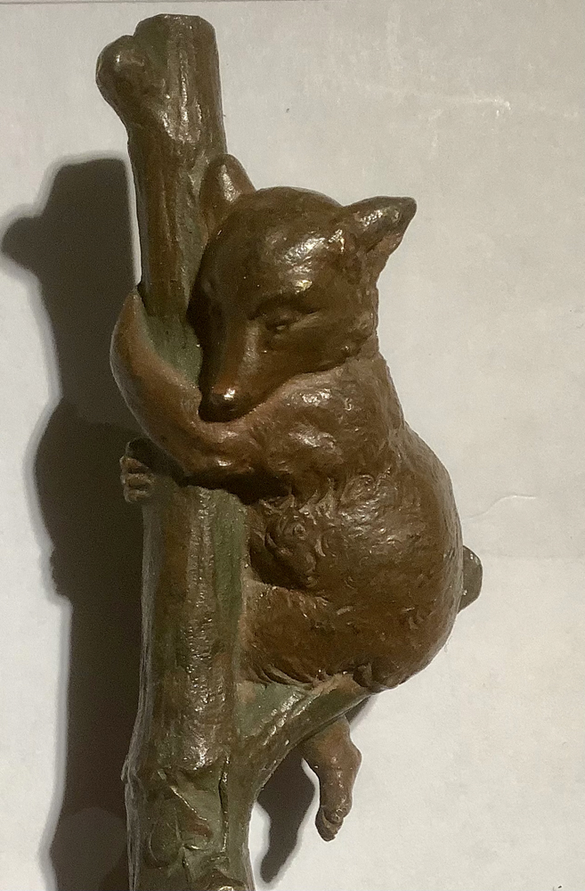 Bronze sculpture of a bear cub on a tree Item ID 6193 – Bild 2