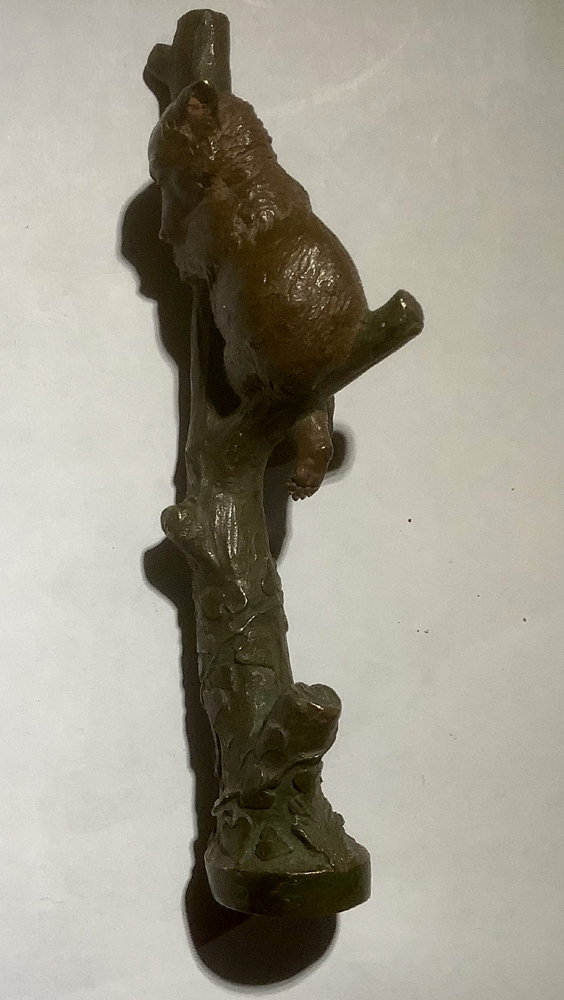 Bronze sculpture of a bear cub on a tree Item ID 6193 – Bild 5