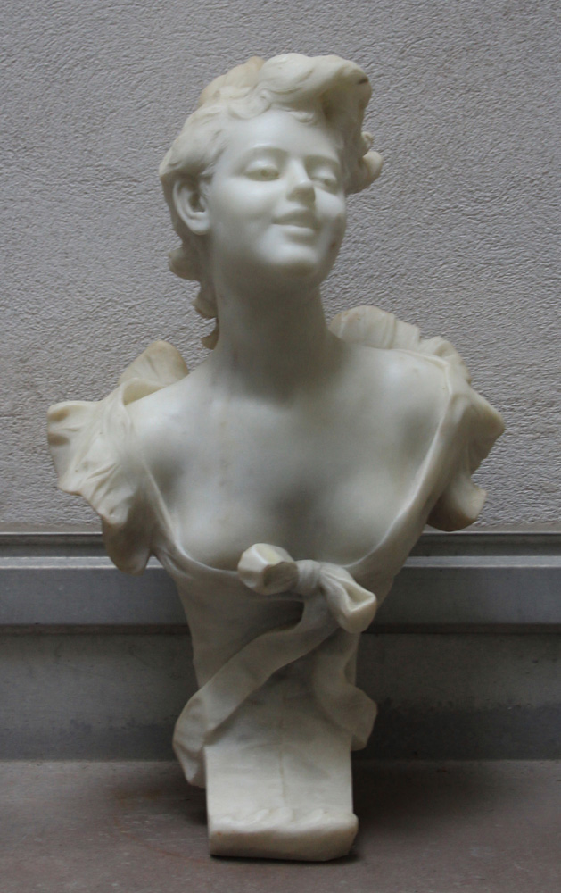 Art Nouveau marble bust of a beauty