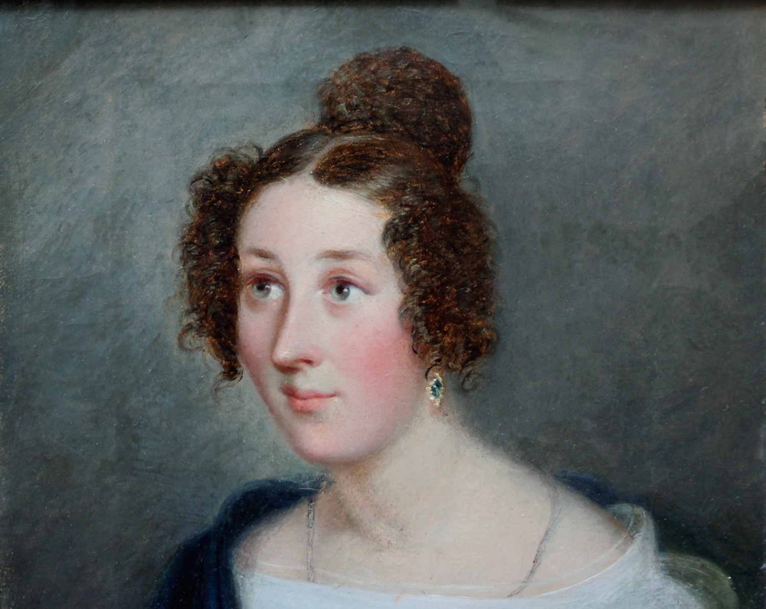 Portrait of young lady in a white dress and a blue scarf – Bild 3